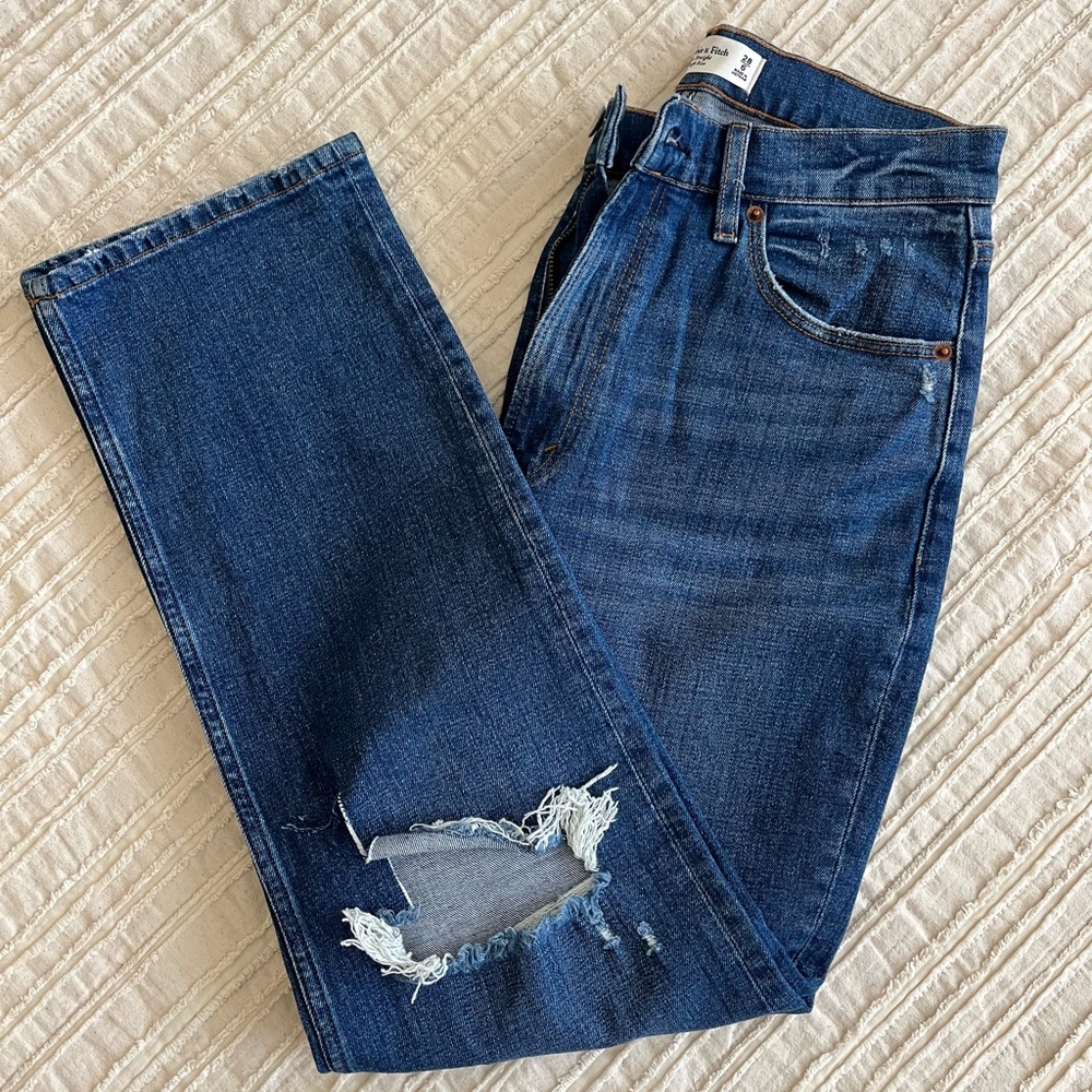 Abercrombie Ultra High Rise Ankle Straight Jean - Picture 8 of 8